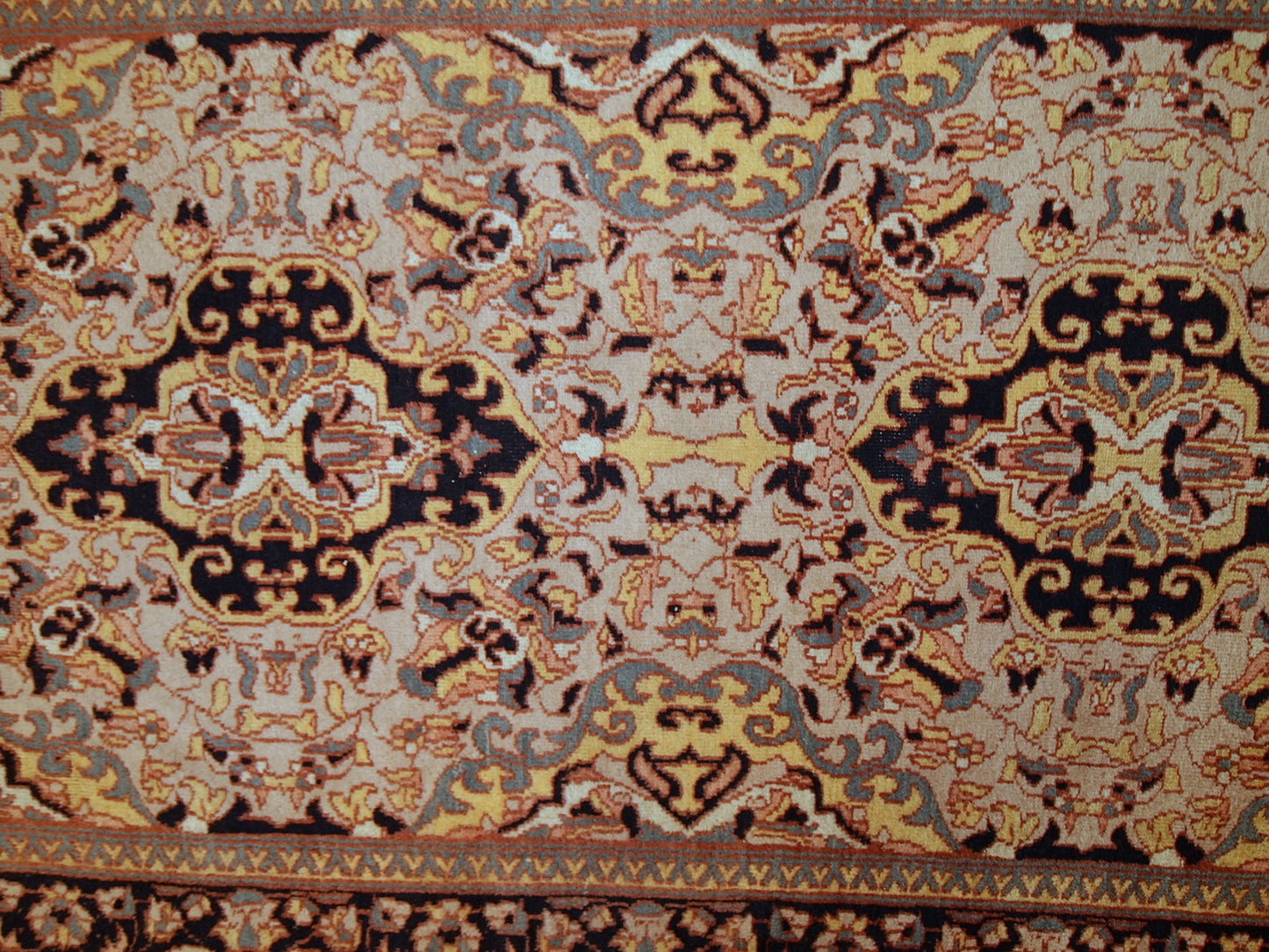 Handmade vintage Pakistani Lahore rug 3,1' x 5' (95cm x 154cm) 1970s - 1C350