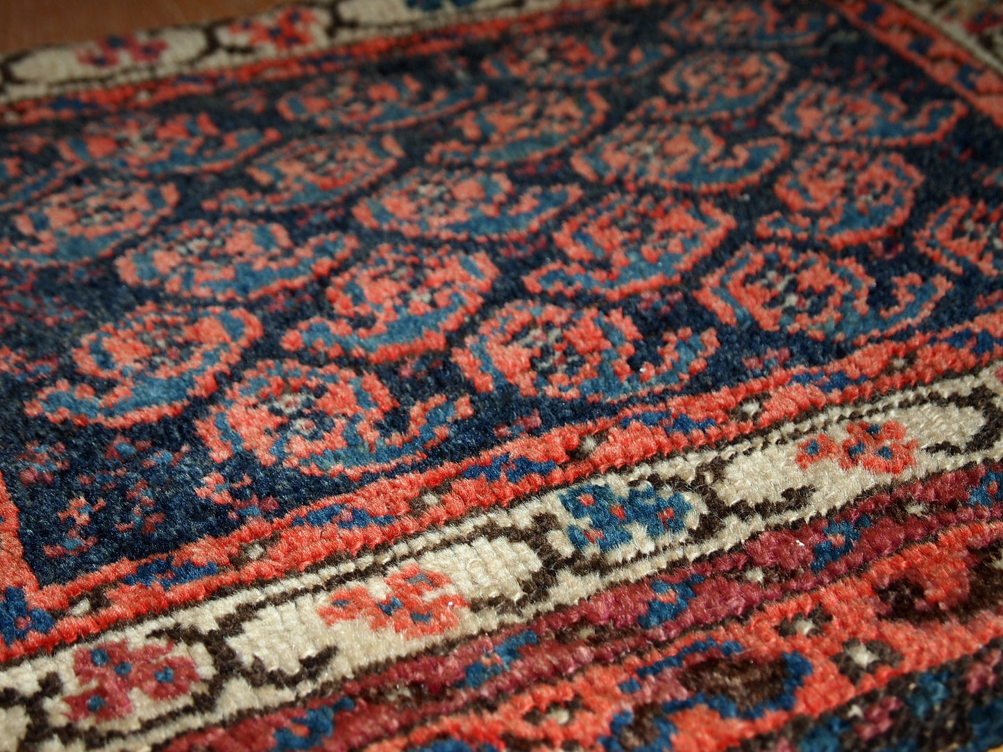 Handmade antique collectible Persian Malayer bag face, 1900s