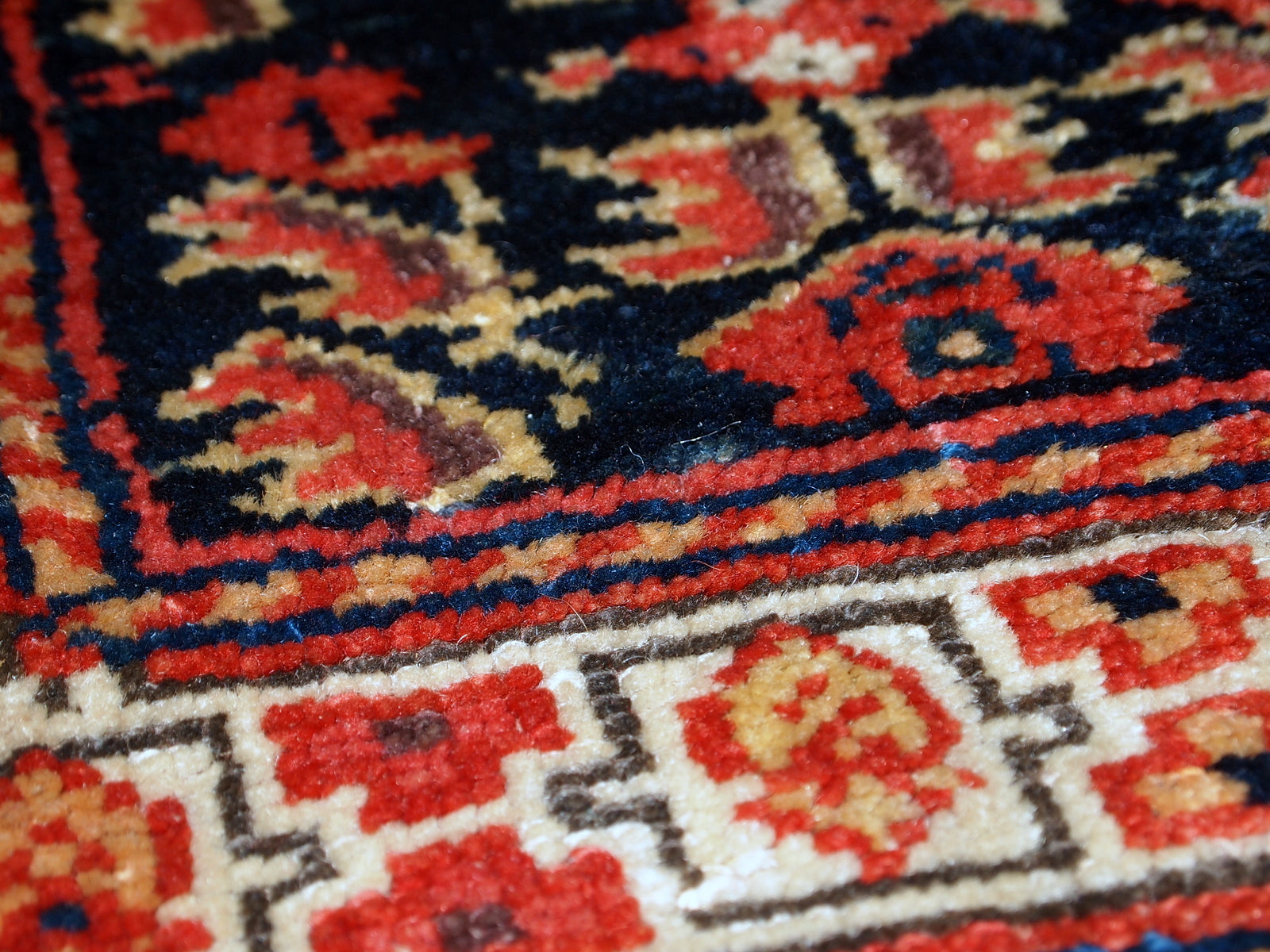 Handmade antique collectible Persian Malayer bag face, 1900s
