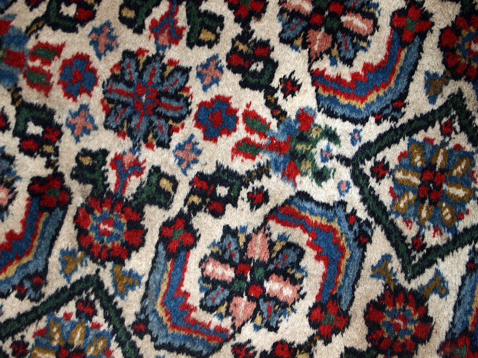 Vintage Indian Agra rug in original good condition. The rug made in white, blue and red shades.
