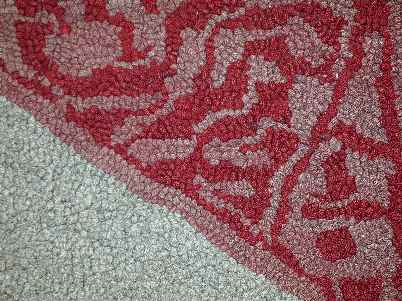 Handmade antique American hooked rug, 1920s