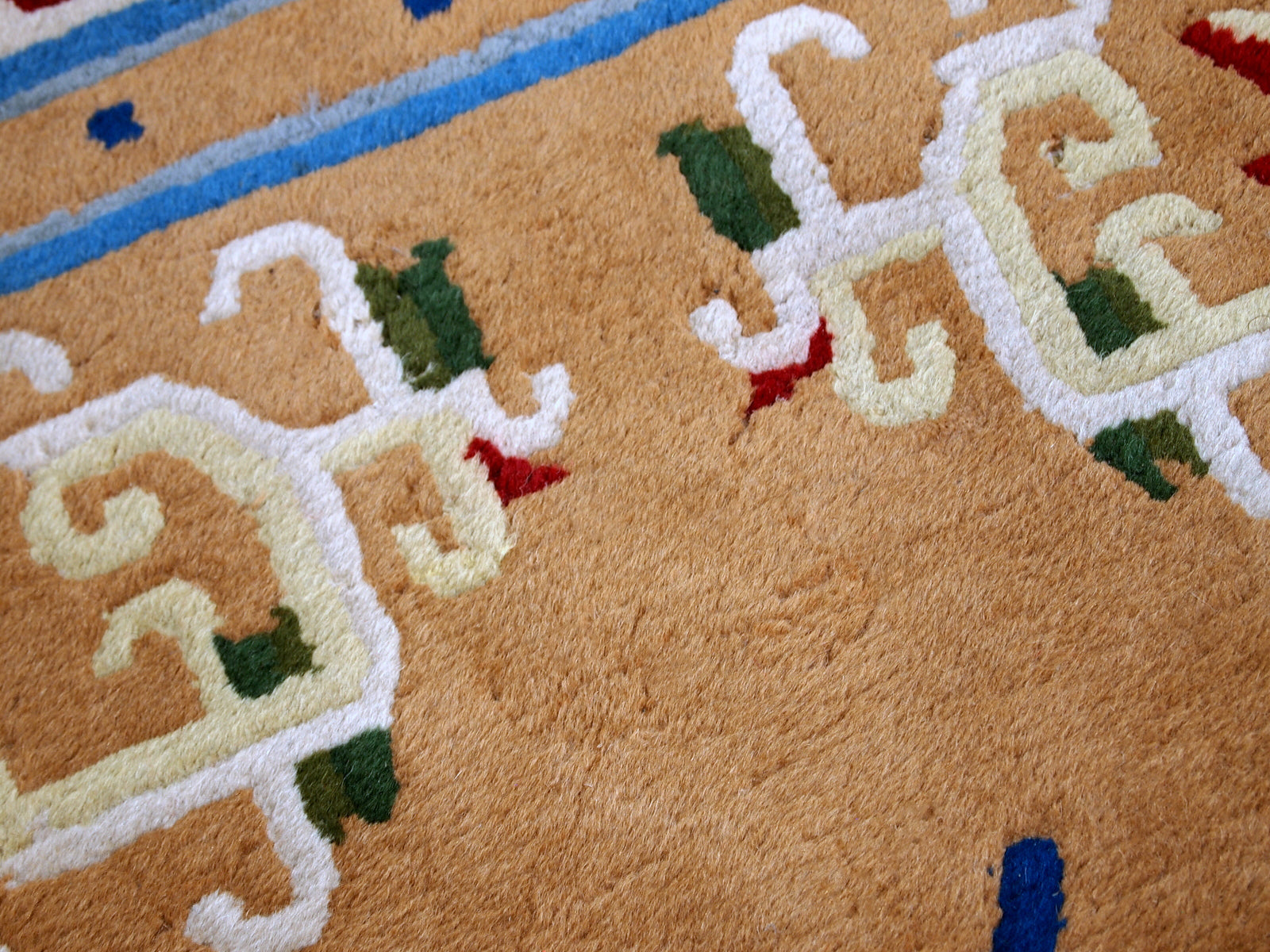 Vintage hand made Art Deco Chinese rug in good condition. Beautiful light brown background decorated with abstract design in burgundy and blue shades. 