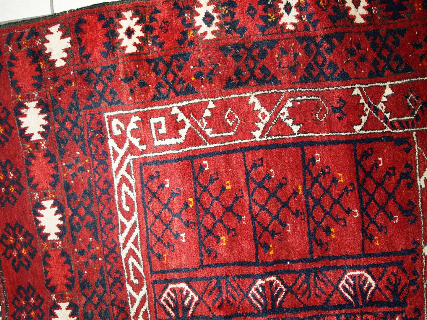 Vintage Engsi rug in original good condition. It has been made in the middle of 20th century in Turkmenistan.
