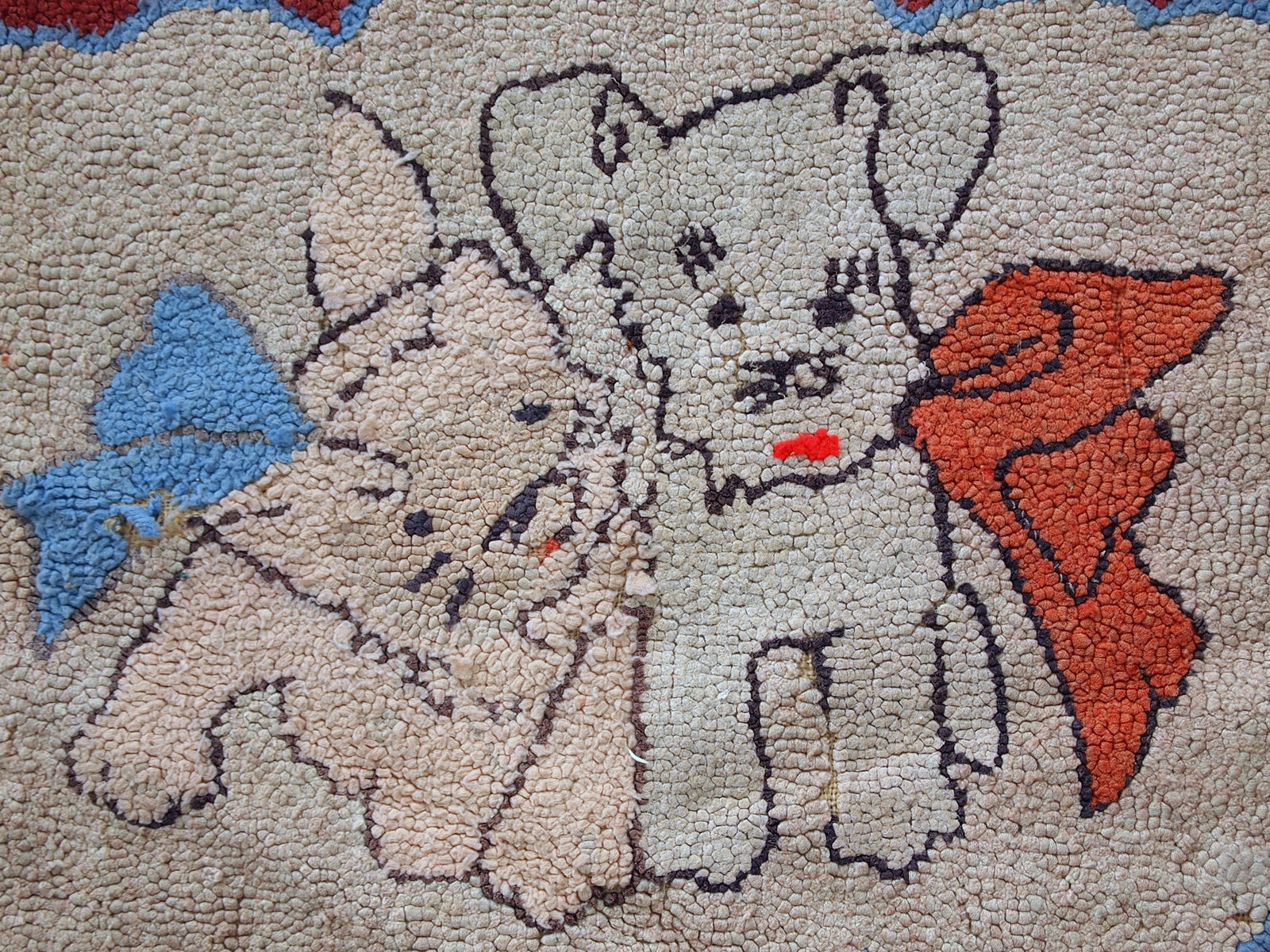 Antique American hooked rug in good condition, from the beginning of 20th century. This rug made in wool.
