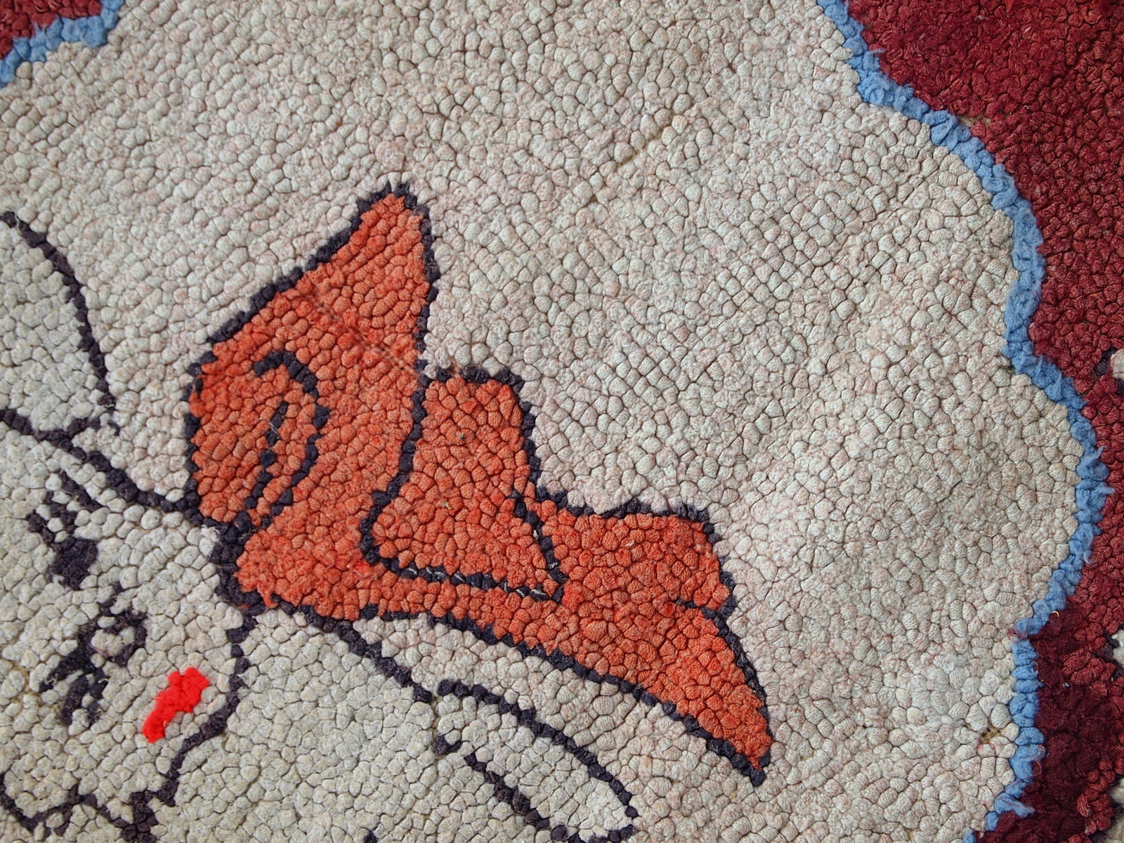 Antique American hooked rug in good condition, from the beginning of 20th century. This rug made in wool.