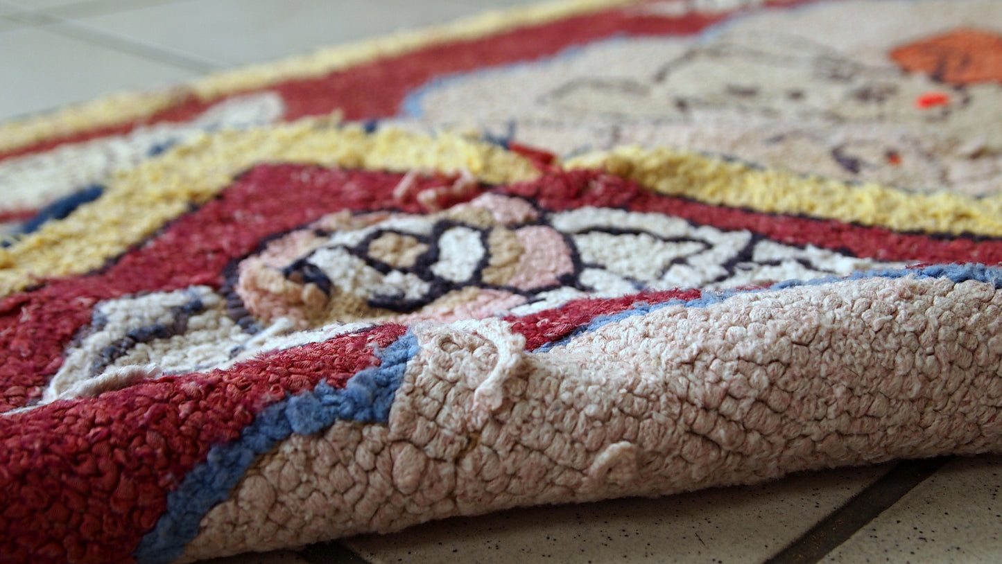 Handmade antique American hooked rug, 1930s