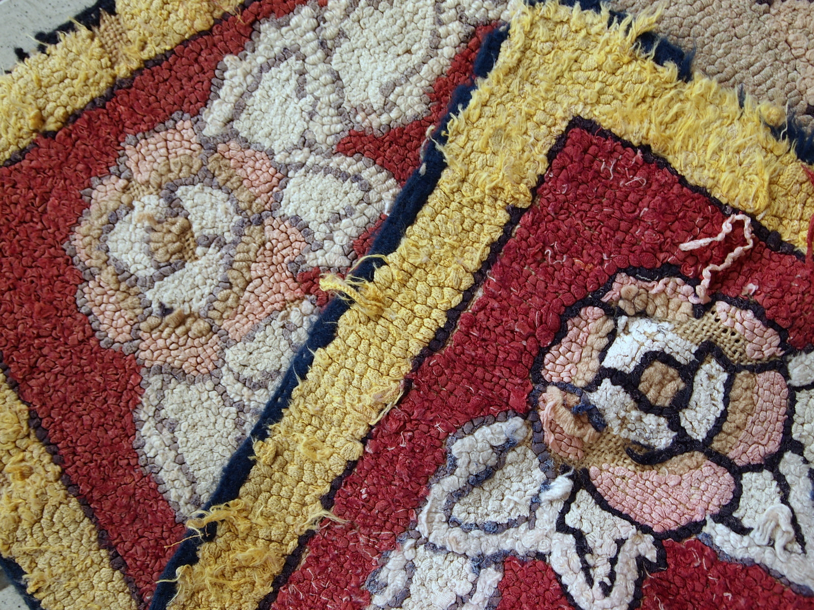Handmade antique American hooked rug, 1930s
