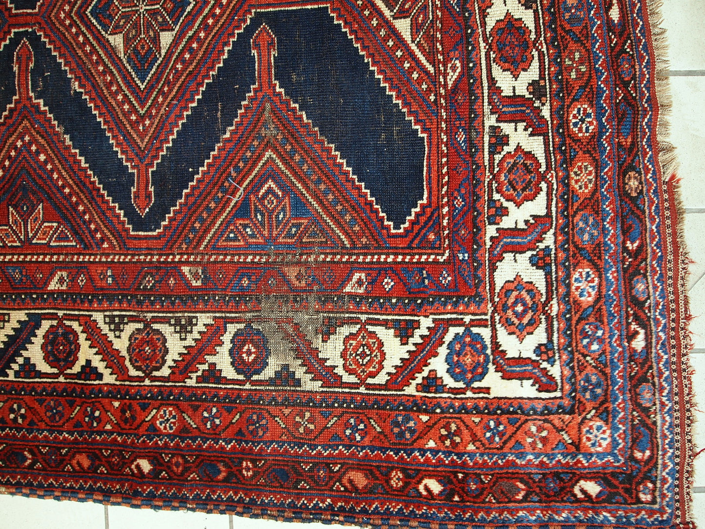 Handmade antique distressed Persian Shiraz rug 4.9' x 11.2' (152cm x 342cm) 1900s - 1C464