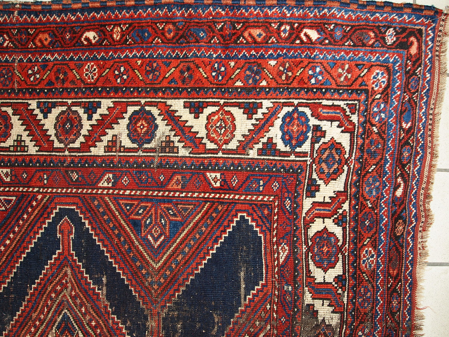 Handmade antique distressed Persian Shiraz rug 4.9' x 11.2' (152cm x 342cm) 1900s - 1C464