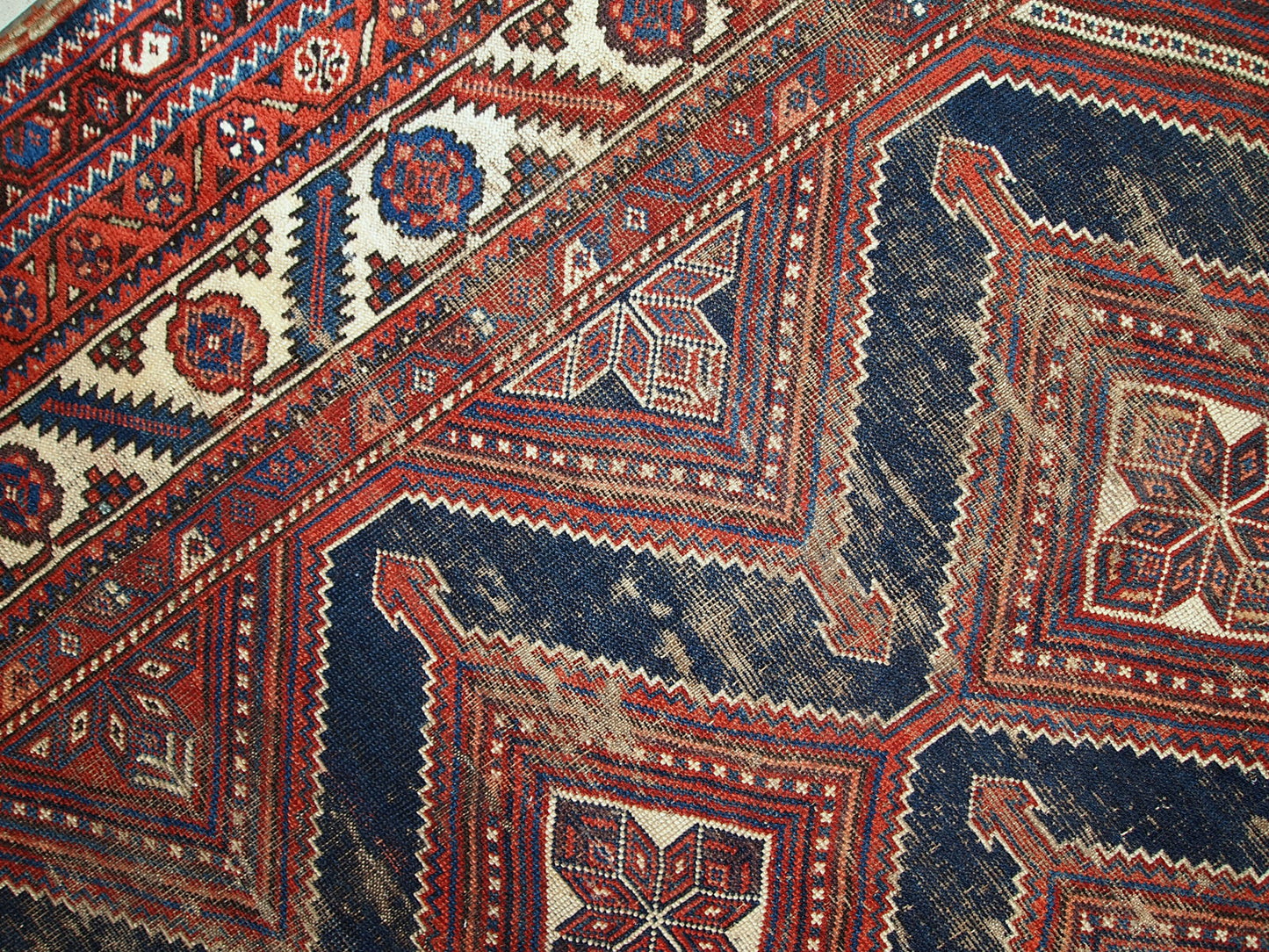 Handmade antique distressed Persian Shiraz rug 4.9' x 11.2' (152cm x 342cm) 1900s - 1C464