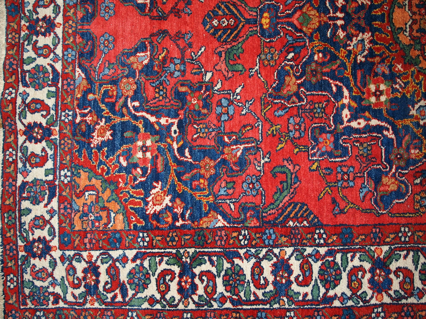 Vintage Persian Mashad rug in original good condition. It has been hand-weaved in the end of 20th century in wool.