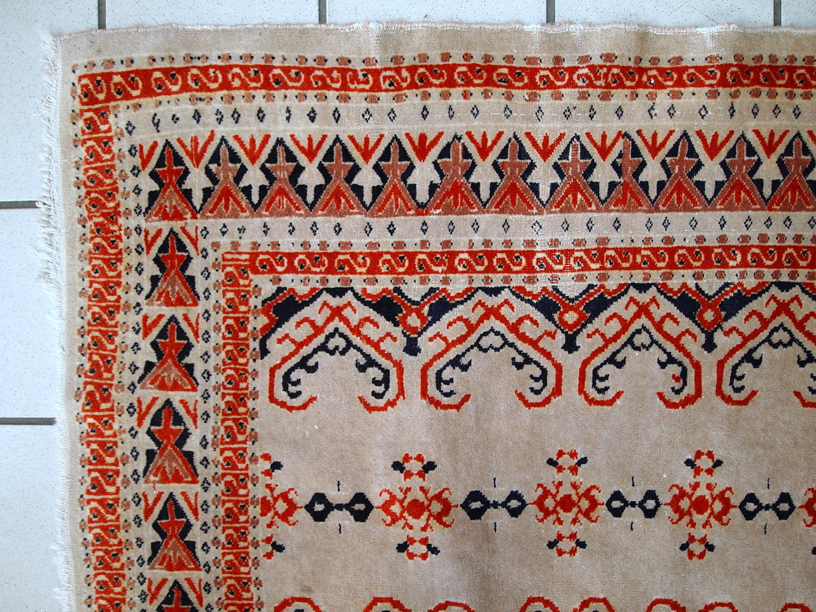 This vintage Uzbek Bukhara rug made in original good condition from the middle of 20th century. The rug is thin, fine made. 