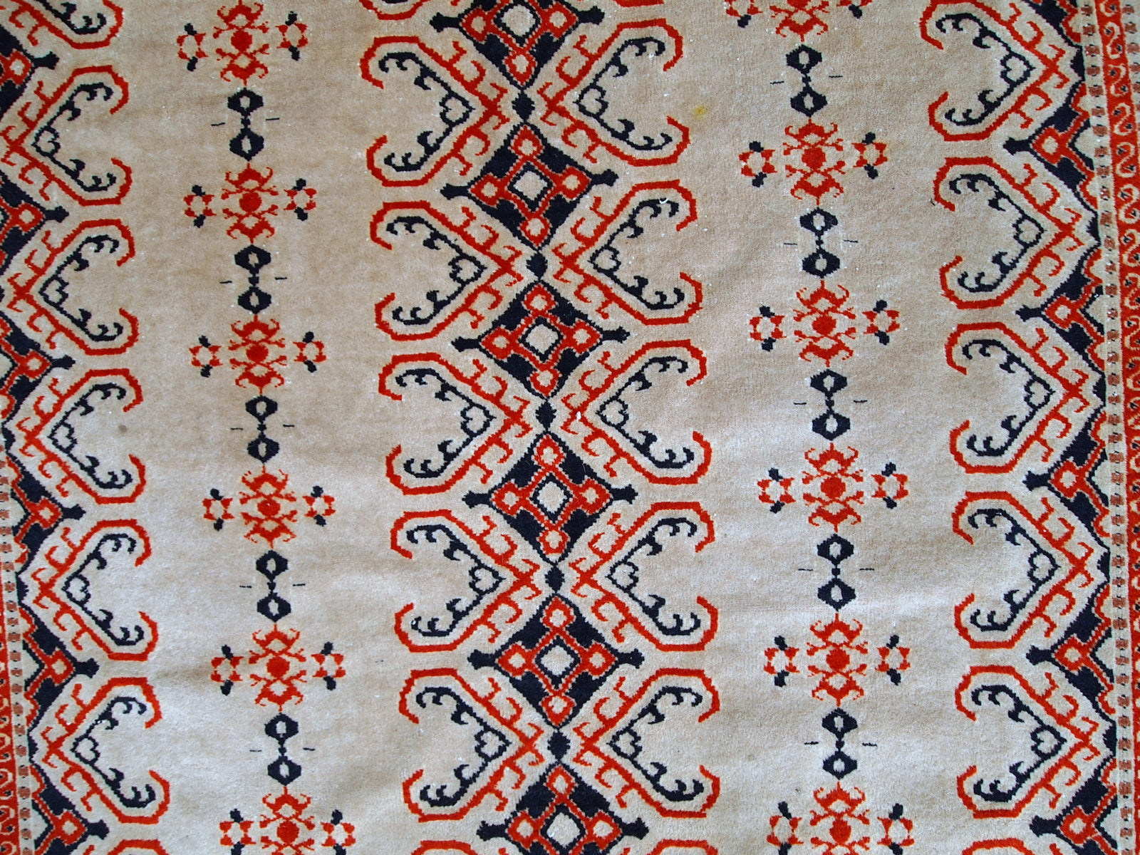 This vintage Uzbek Bukhara rug made in original good condition from the middle of 20th century. The rug is thin, fine made. 