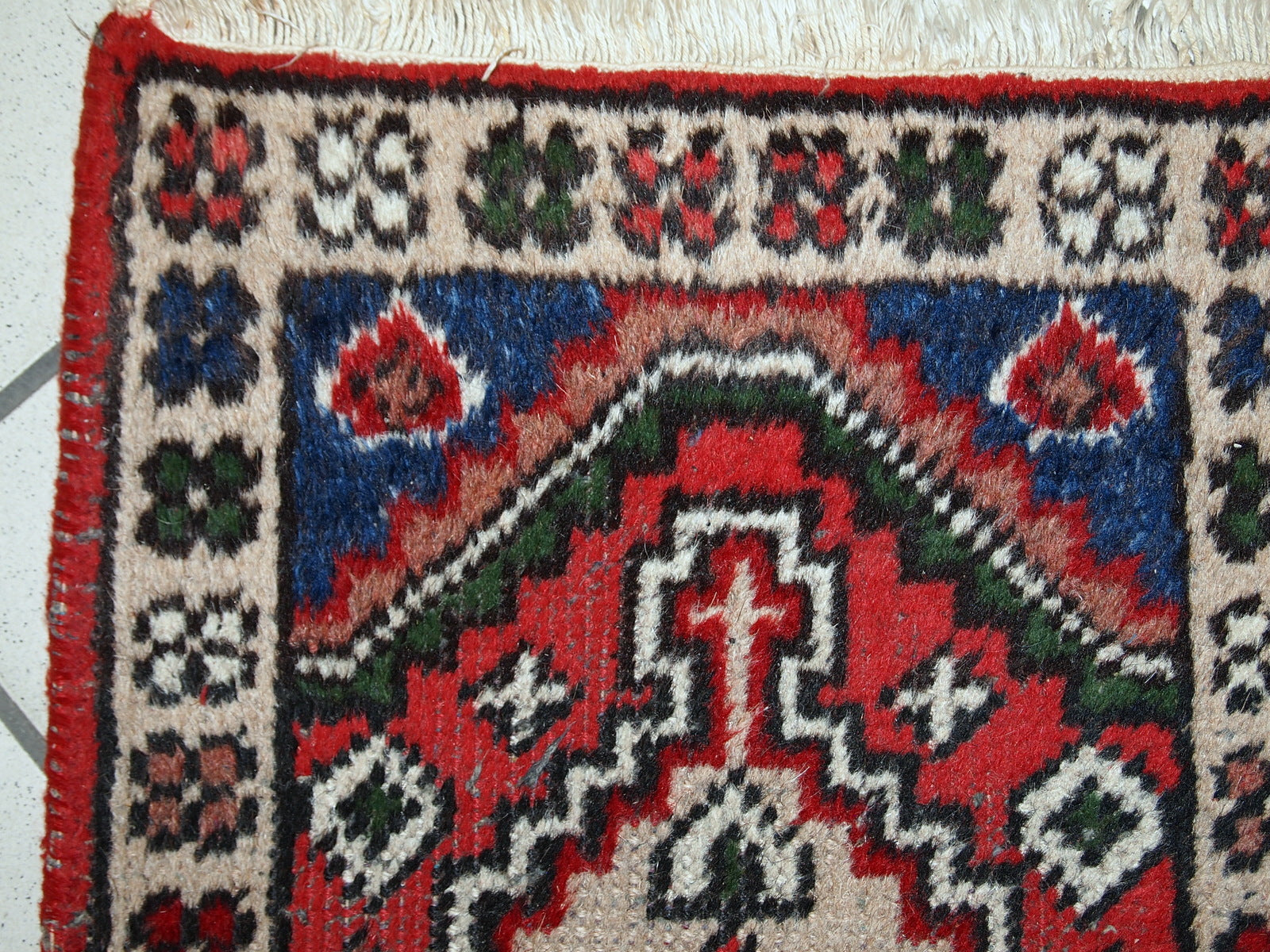 Vintage handmade Persian Hamadan mat from the end of 20th century. It is in original condition, some low pile.