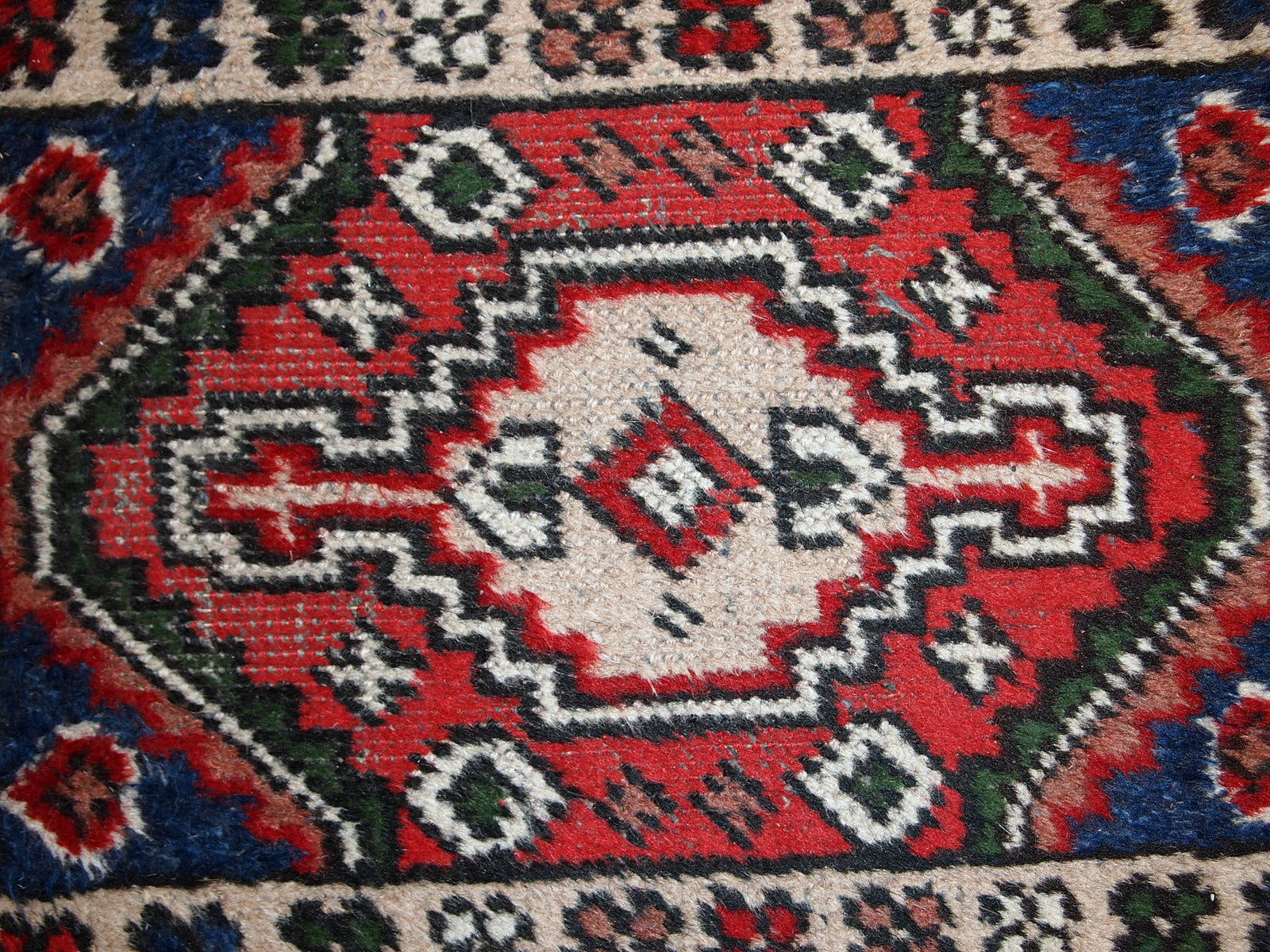 Vintage handmade Persian Hamadan mat from the end of 20th century. It is in original condition, some low pile.