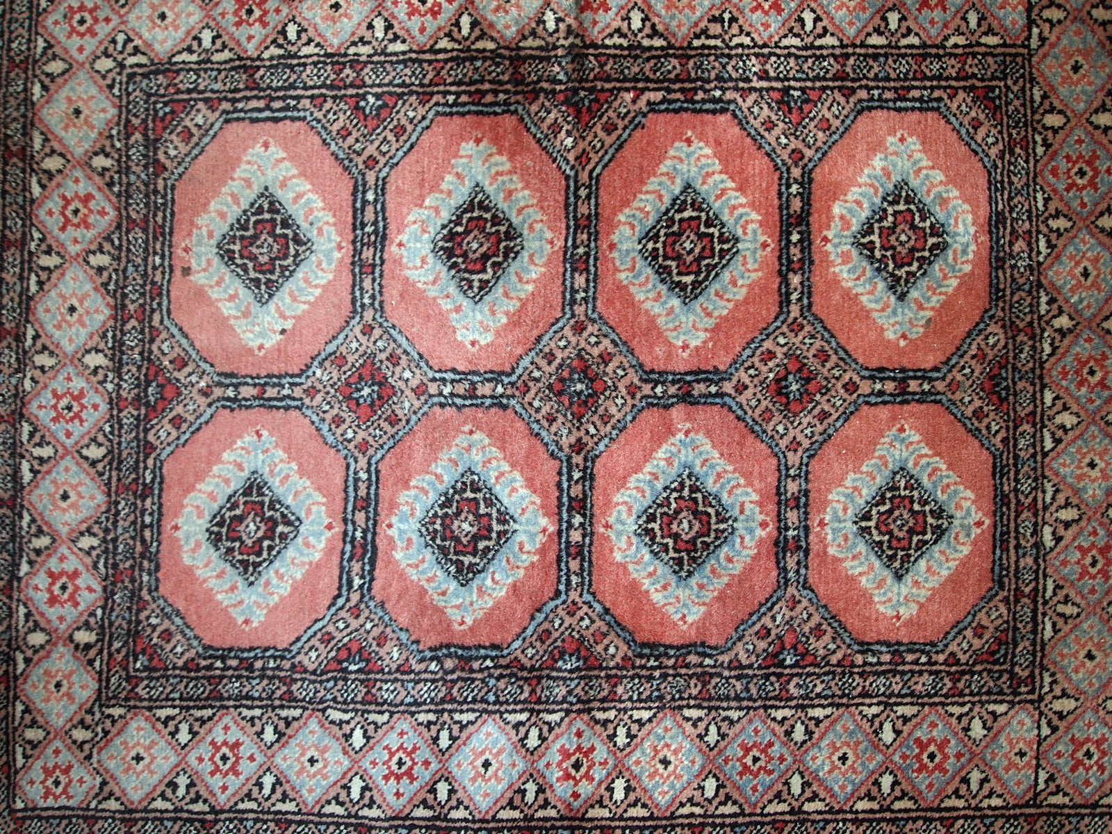 Handmade vintage Uzbek rug in pink and sky blue wool. It has been made in the middle of 20th century in Central Asia.