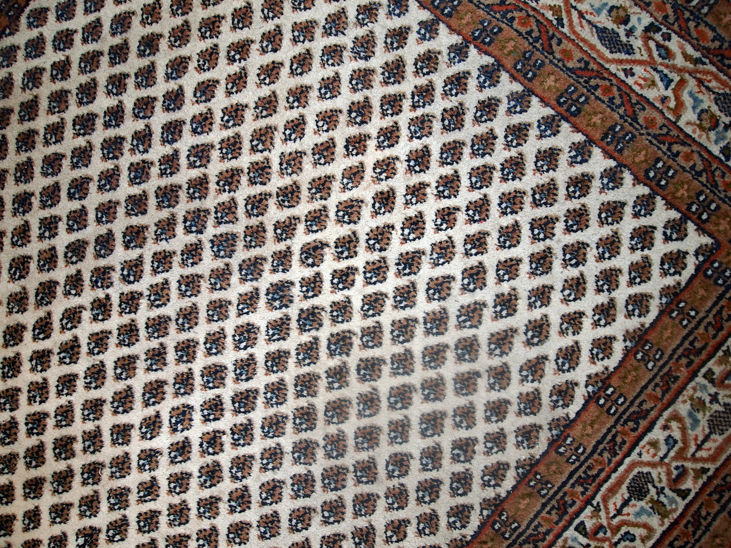 Handmade vintage Seraband carpet from India, made in the end of 20th century. The rug is in original good condition.