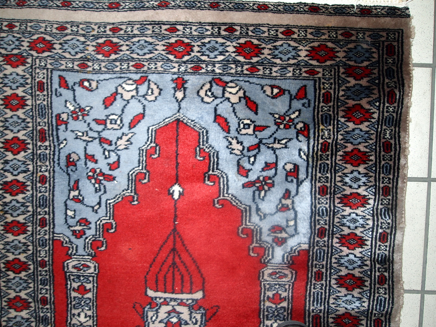 Vintage hand made rug from Uzbekistan in original good condition. The rug has been made in wool in the end of 20th century.