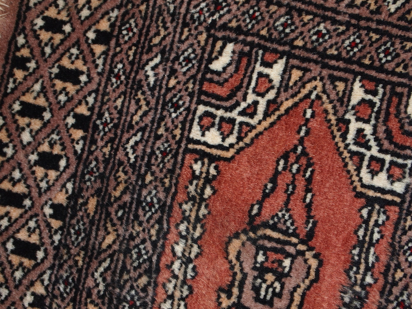 Handmade vintage small rug from Uzbekistan for praying. It is in original good condition from the end of 20th century.