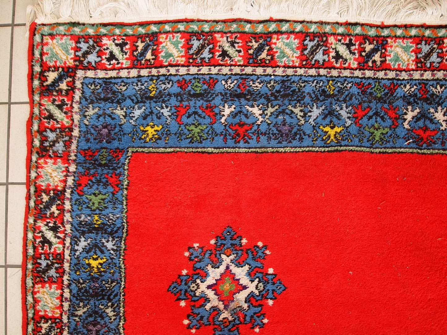 Handmade vintage Moroccan Berber rug 5.6' x 7.9' (170cm x 240cm) 1970s - 1C657