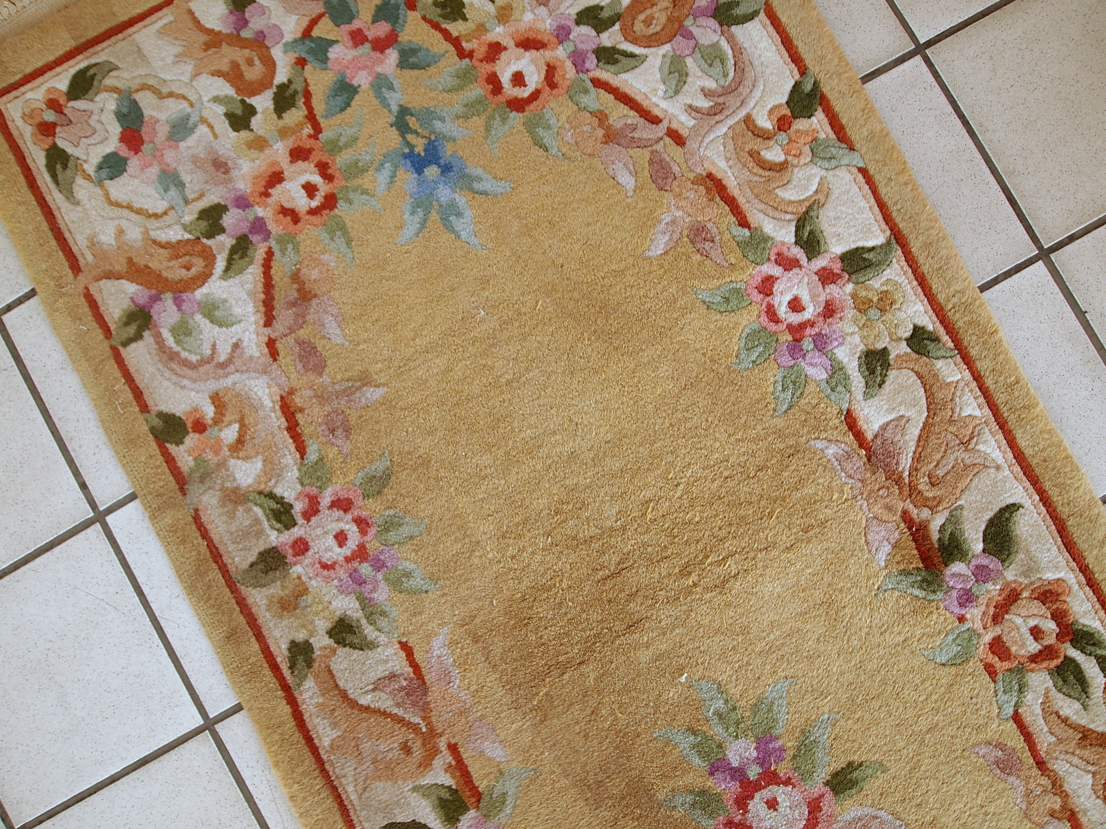 Vintage runner from China made in yellow wool. The rug is from the end of 20th century in original good condition.