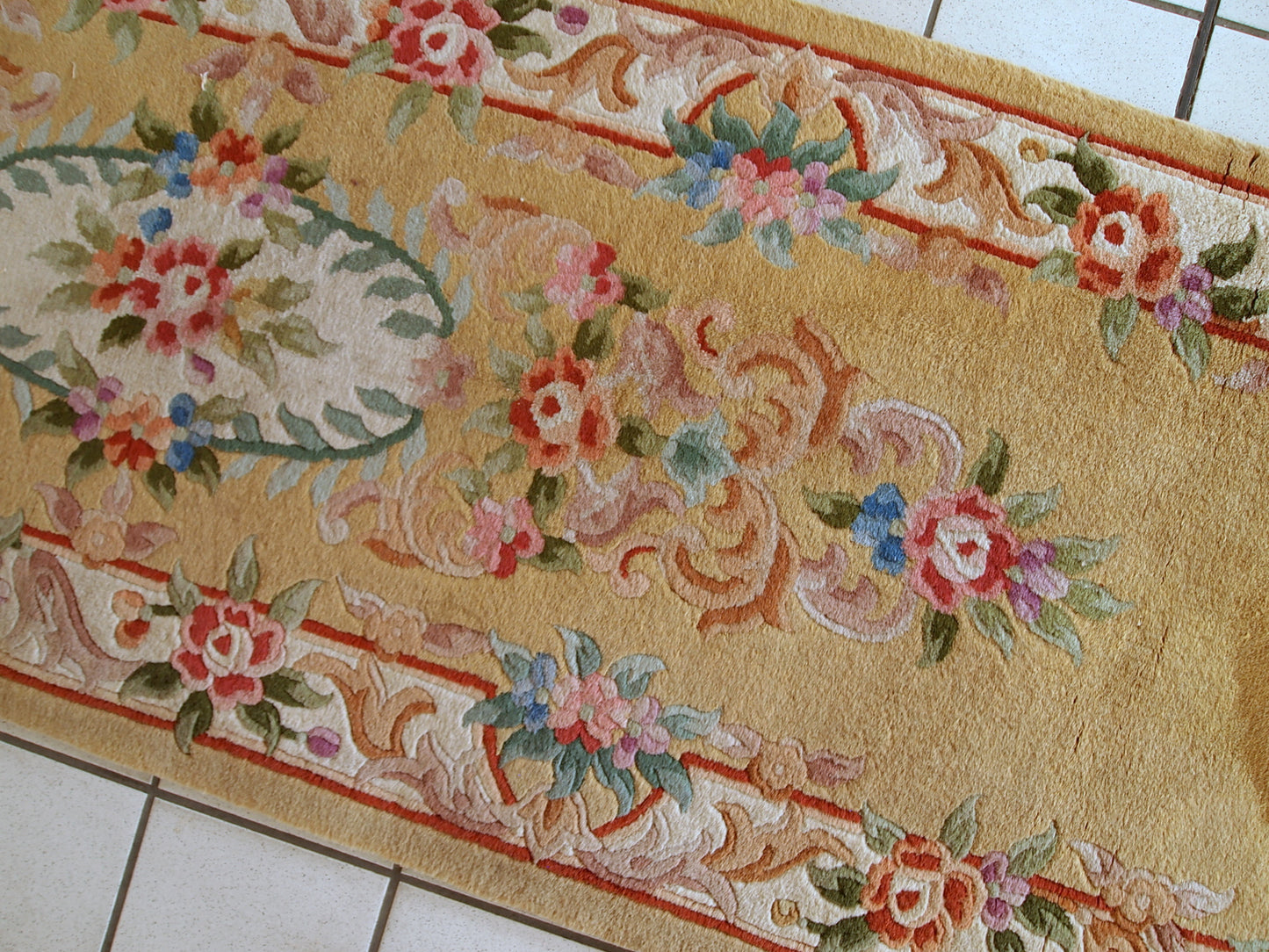 Vintage runner from China made in yellow wool. The rug is from the end of 20th century in original good condition.