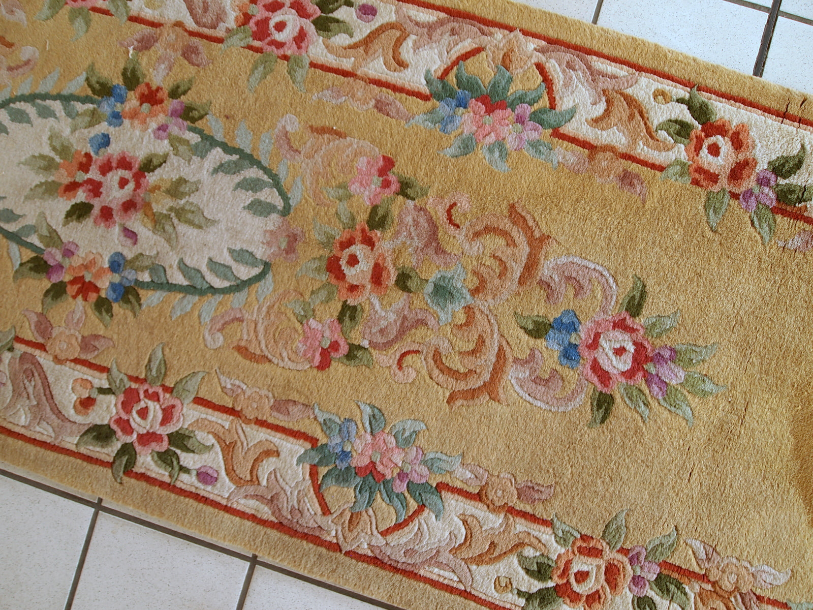 Vintage runner from China made in yellow wool. The rug is from the end of 20th century in original good condition.