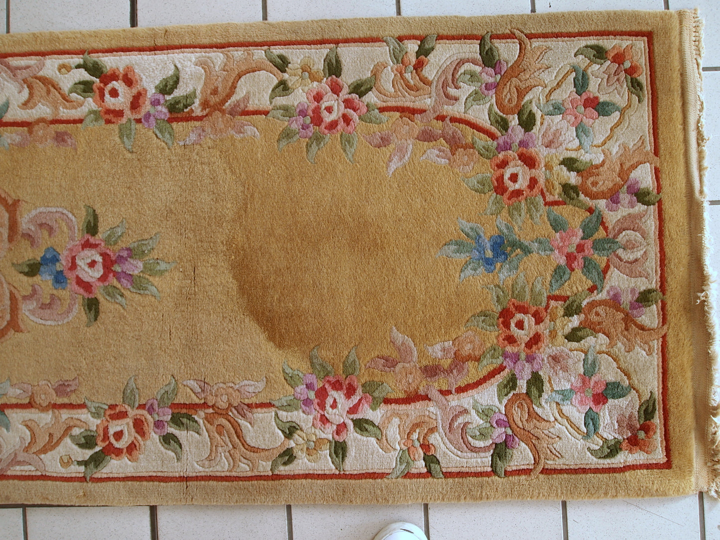 Vintage runner from China made in yellow wool. The rug is from the end of 20th century in original good condition.