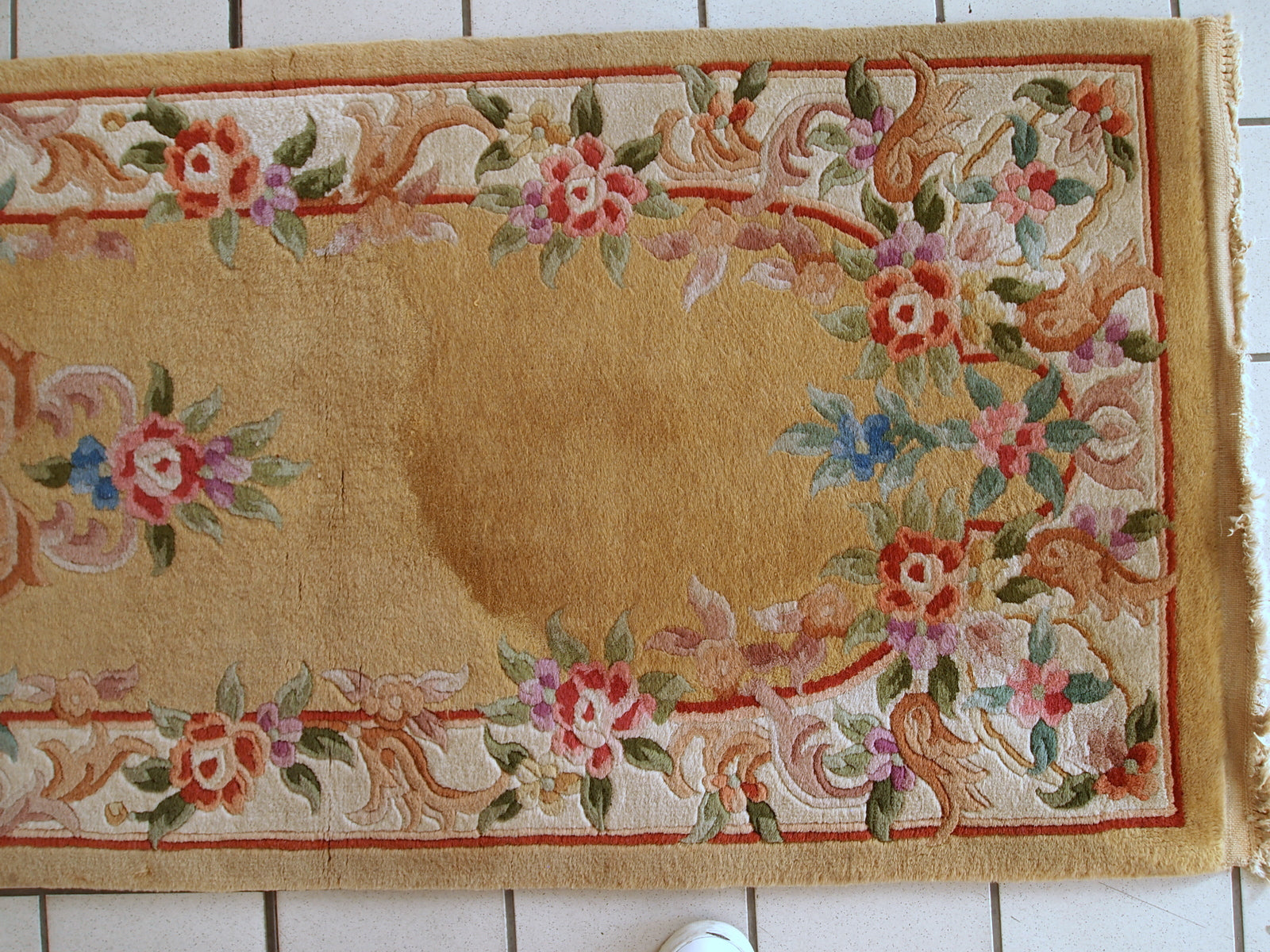 Vintage runner from China made in yellow wool. The rug is from the end of 20th century in original good condition.