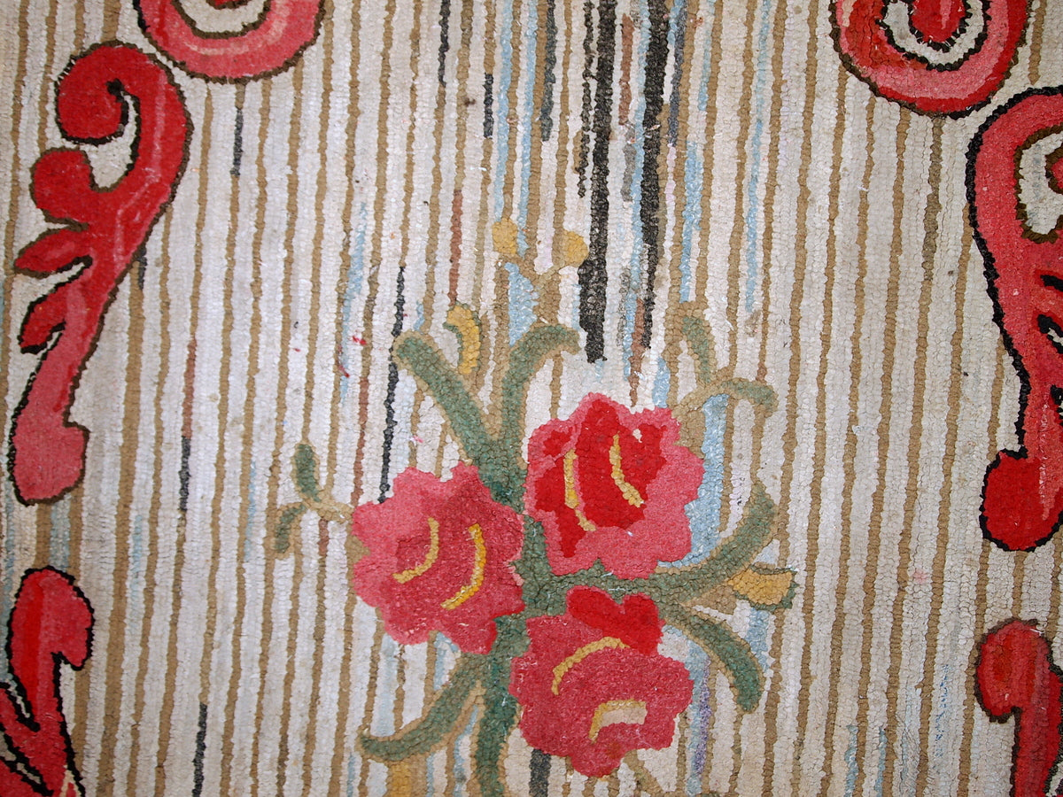 Handmade antique American Hooked rug in floral design. The rug has been made in the beginning of 20th century in USA. It is in original good condition.