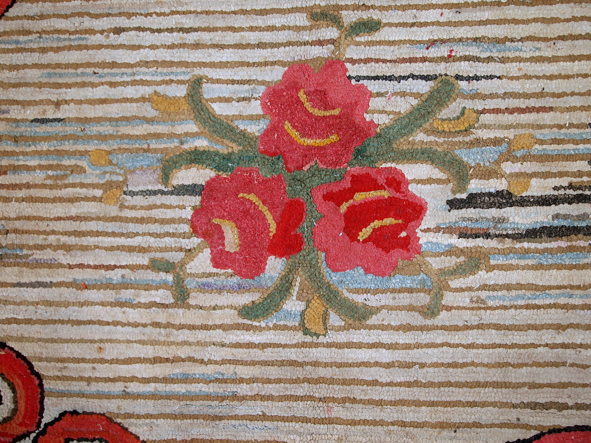 Handmade antique American Hooked rug in floral design. The rug has been made in the beginning of 20th century in USA. It is in original good condition.