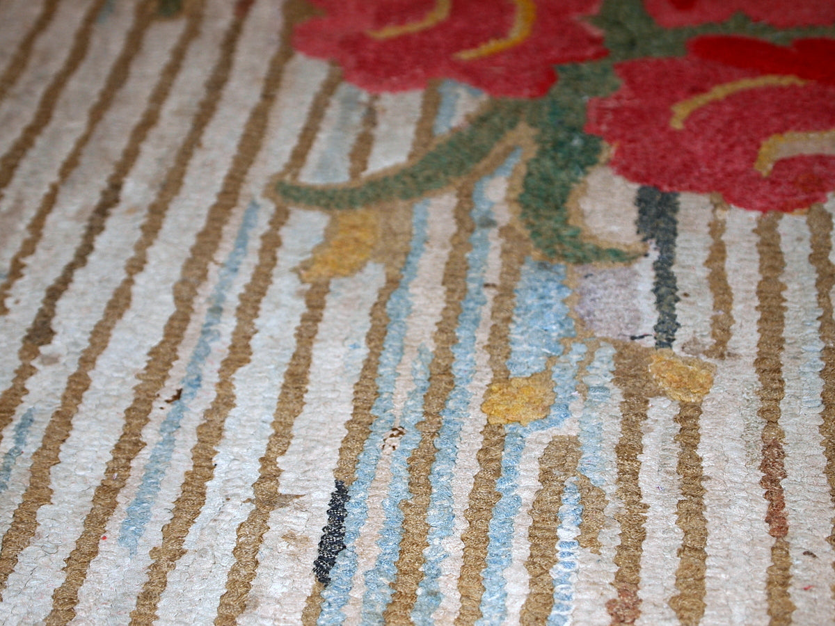 Handmade antique American Hooked rug, 1920s