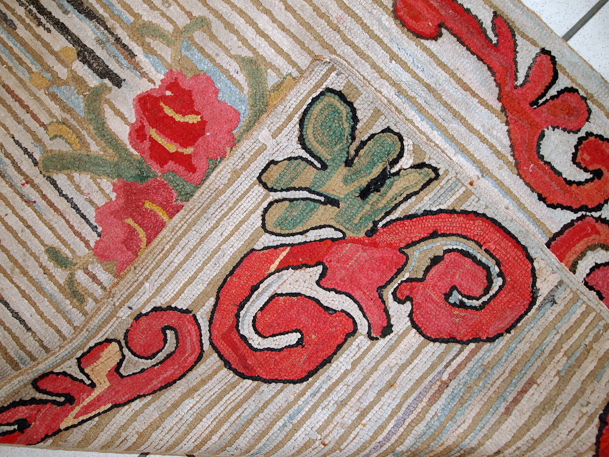 Handmade antique American Hooked rug, 1920s