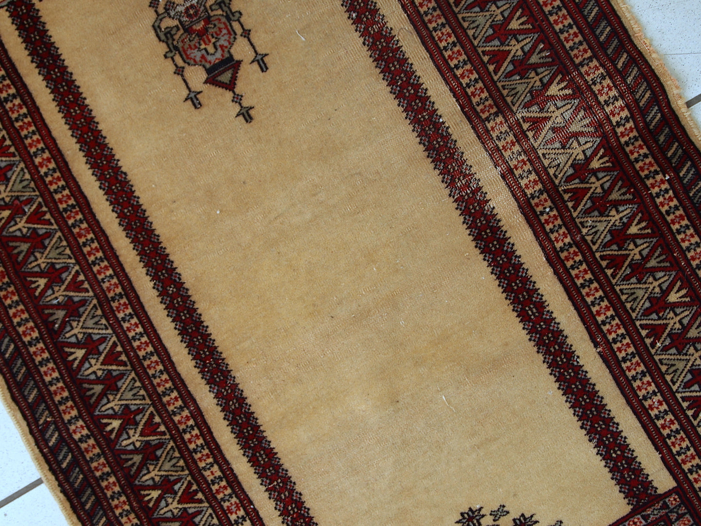 Vintage handmade Pakistani Lahore rug in original condition, it has some low pile due to age. The rug made in wool in the middle of 20th century.