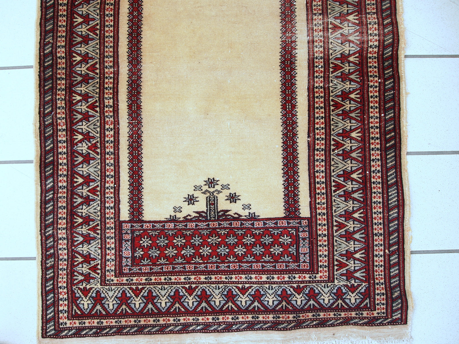 Vintage handmade Pakistani Lahore rug in original condition, it has some low pile due to age. The rug made in wool in the middle of 20th century.