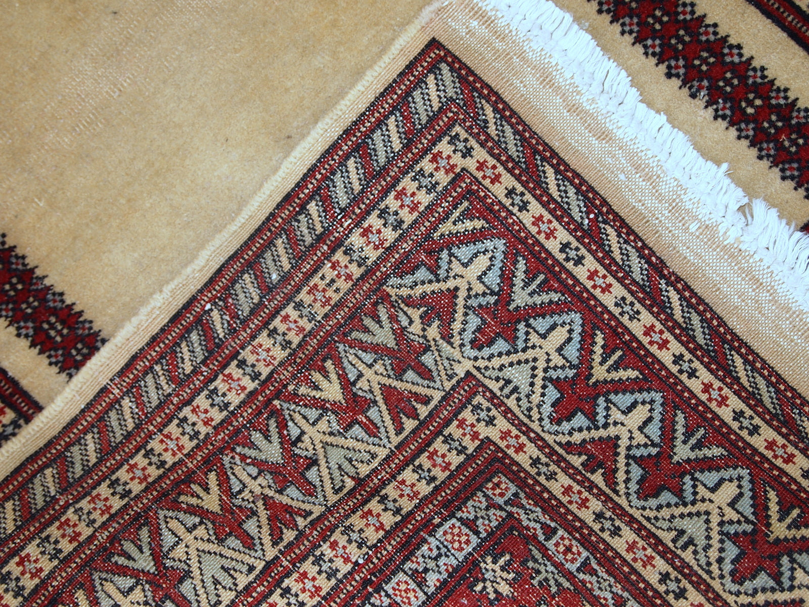 Handmade vintage prayer Pakistani Lahore rug, 1960s