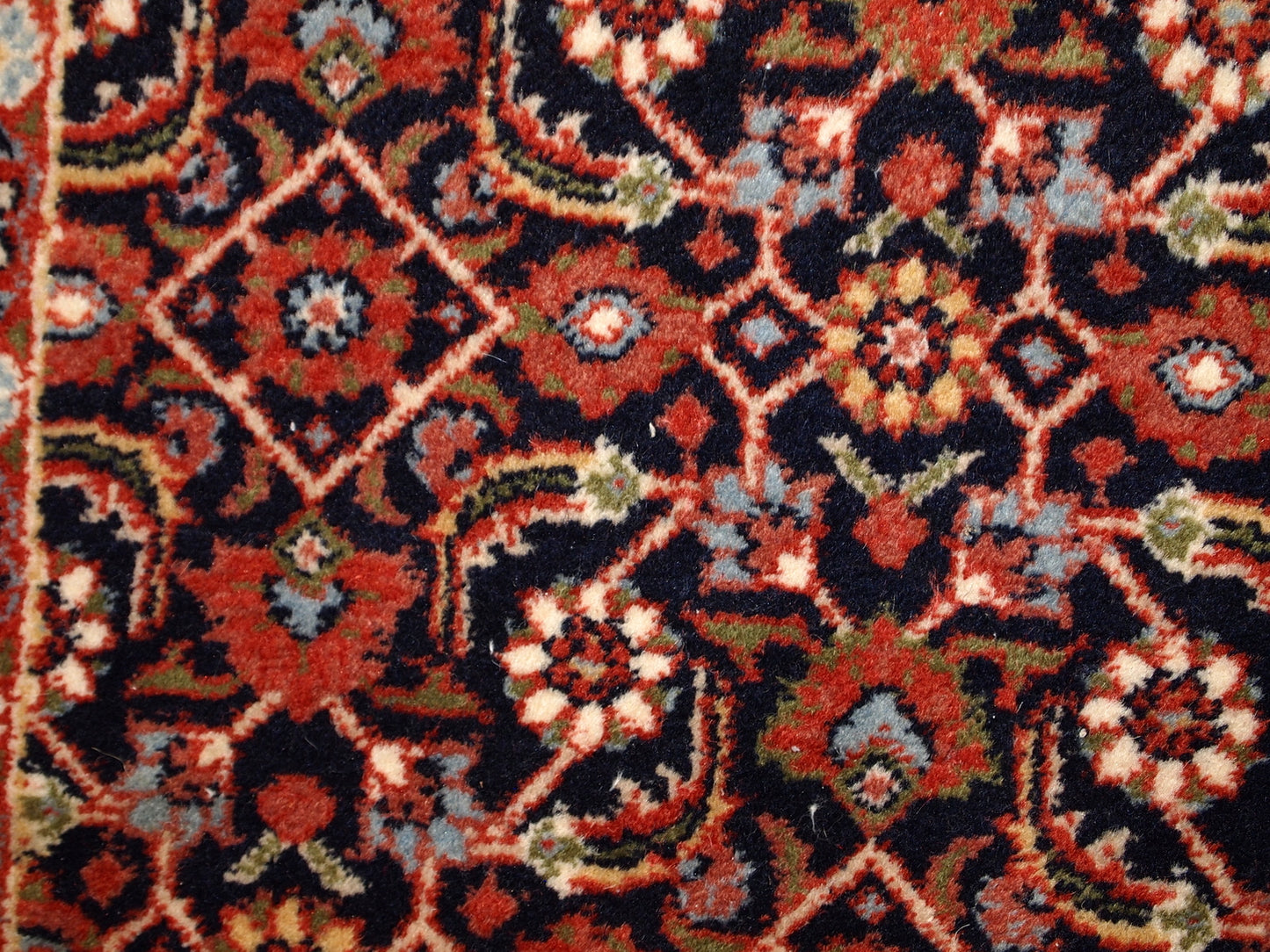 Handmade vintage Indo-Tabriz rug in wool. The rug is from the end of 20th century in original good condition.