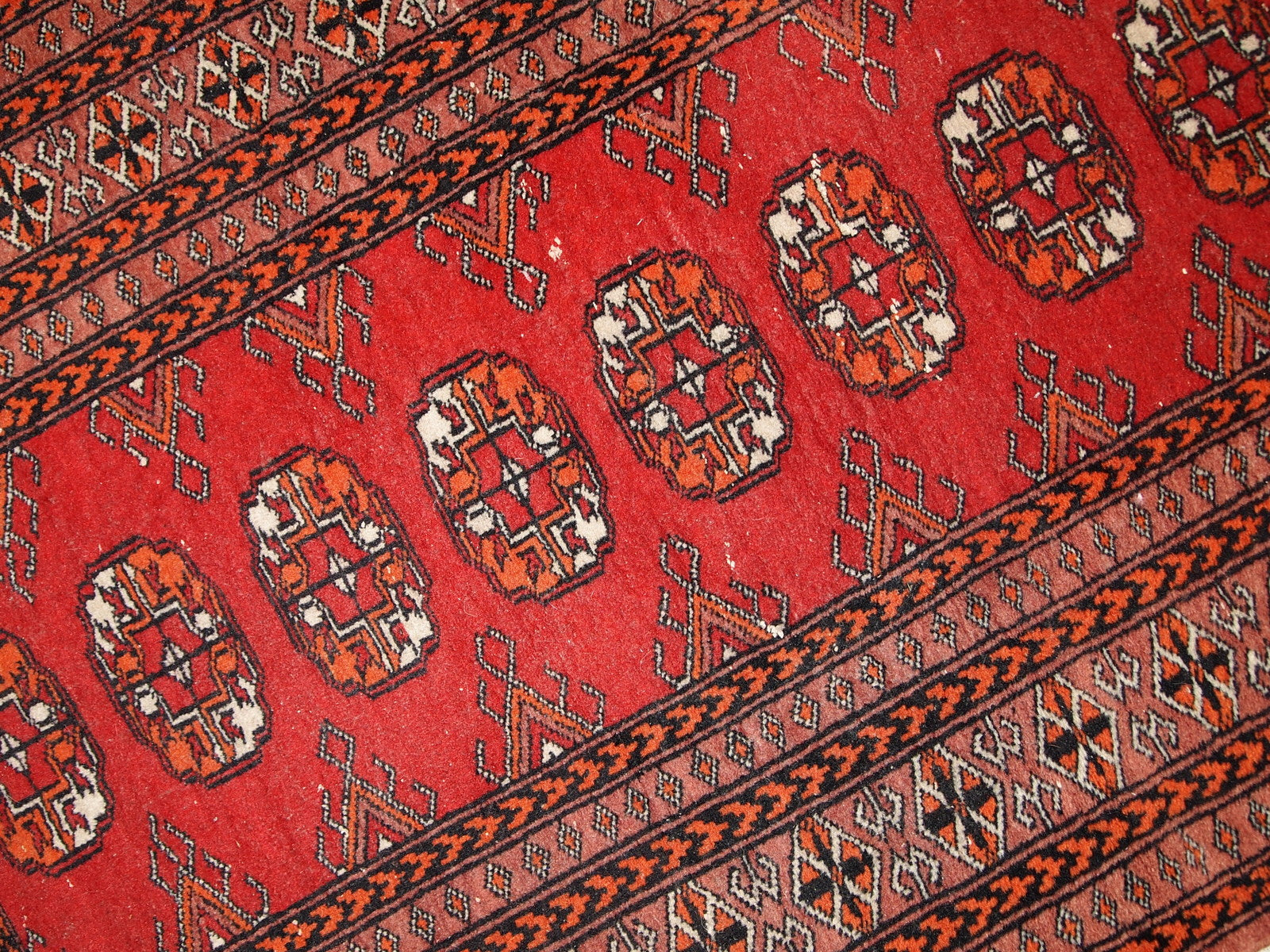Vintage handmade Pakistani Lahore rug in original good condition. The rug has been made in wool in the middle of 20th century.