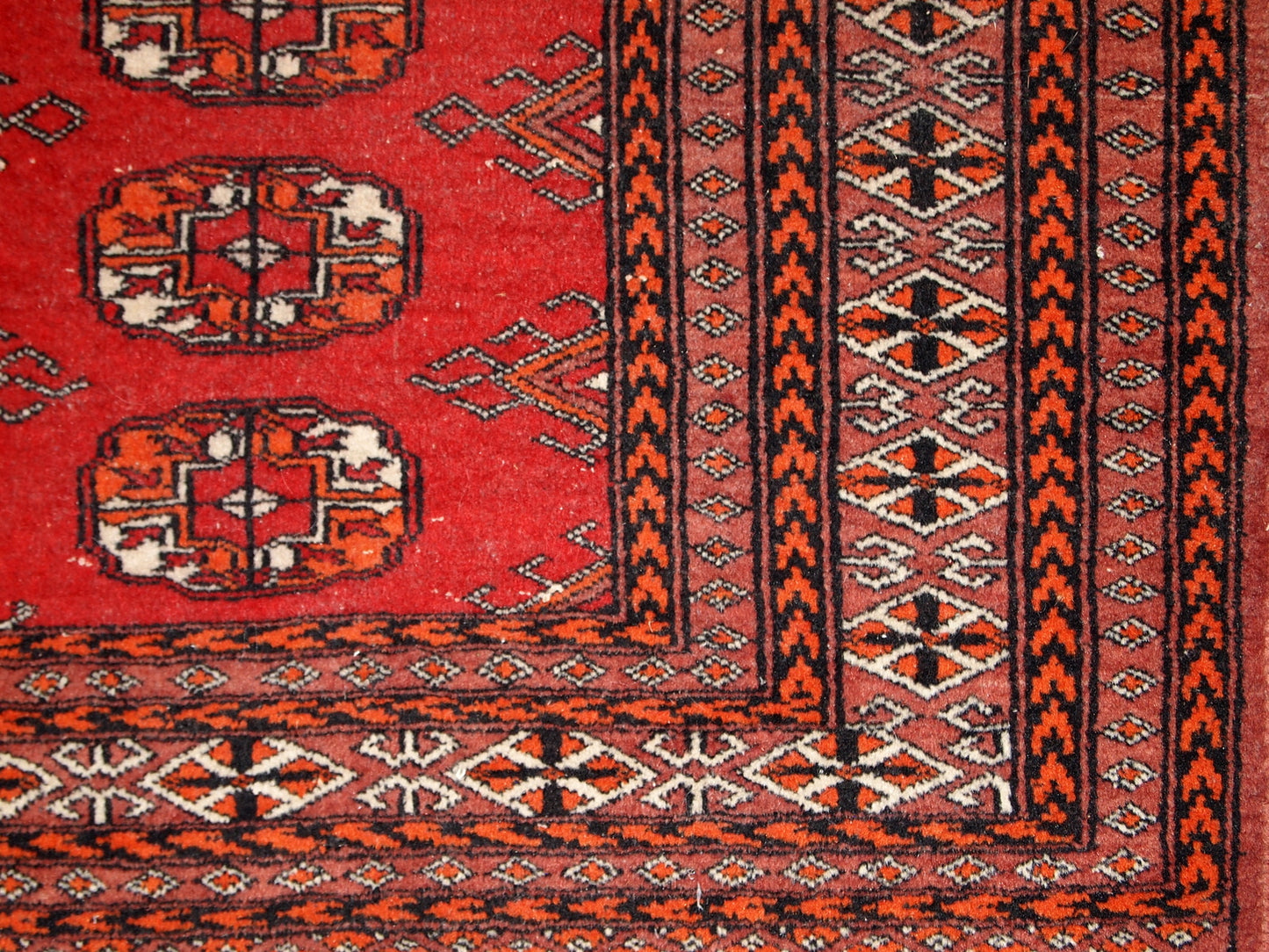 Handmade vintage Pakistani Lahore rug, 1960s
