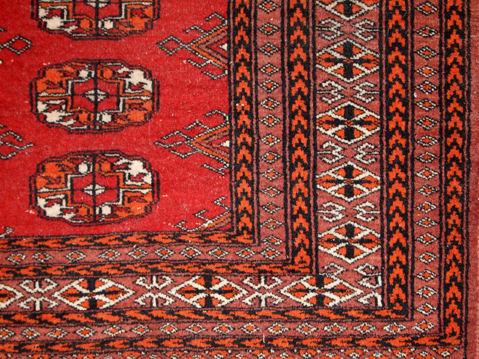 Handmade vintage Pakistani Lahore rug, 1960s