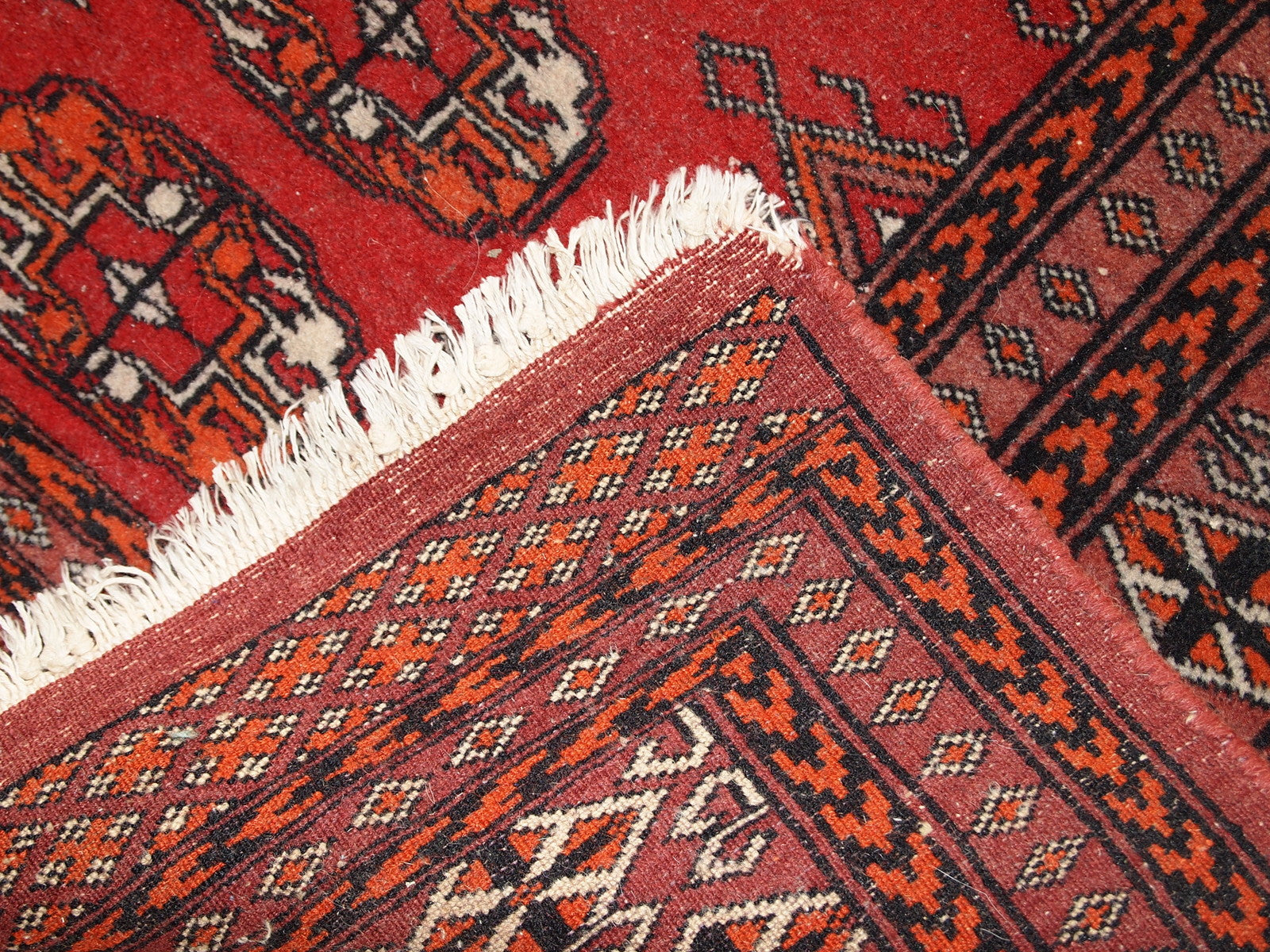 Handmade vintage Pakistani Lahore rug, 1960s