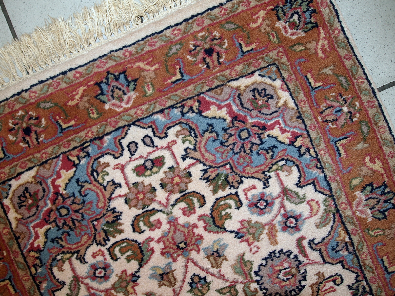 Vintage Indo-Tabriz rug in original good condition. This rug has been made in the middle of 20th century in India.