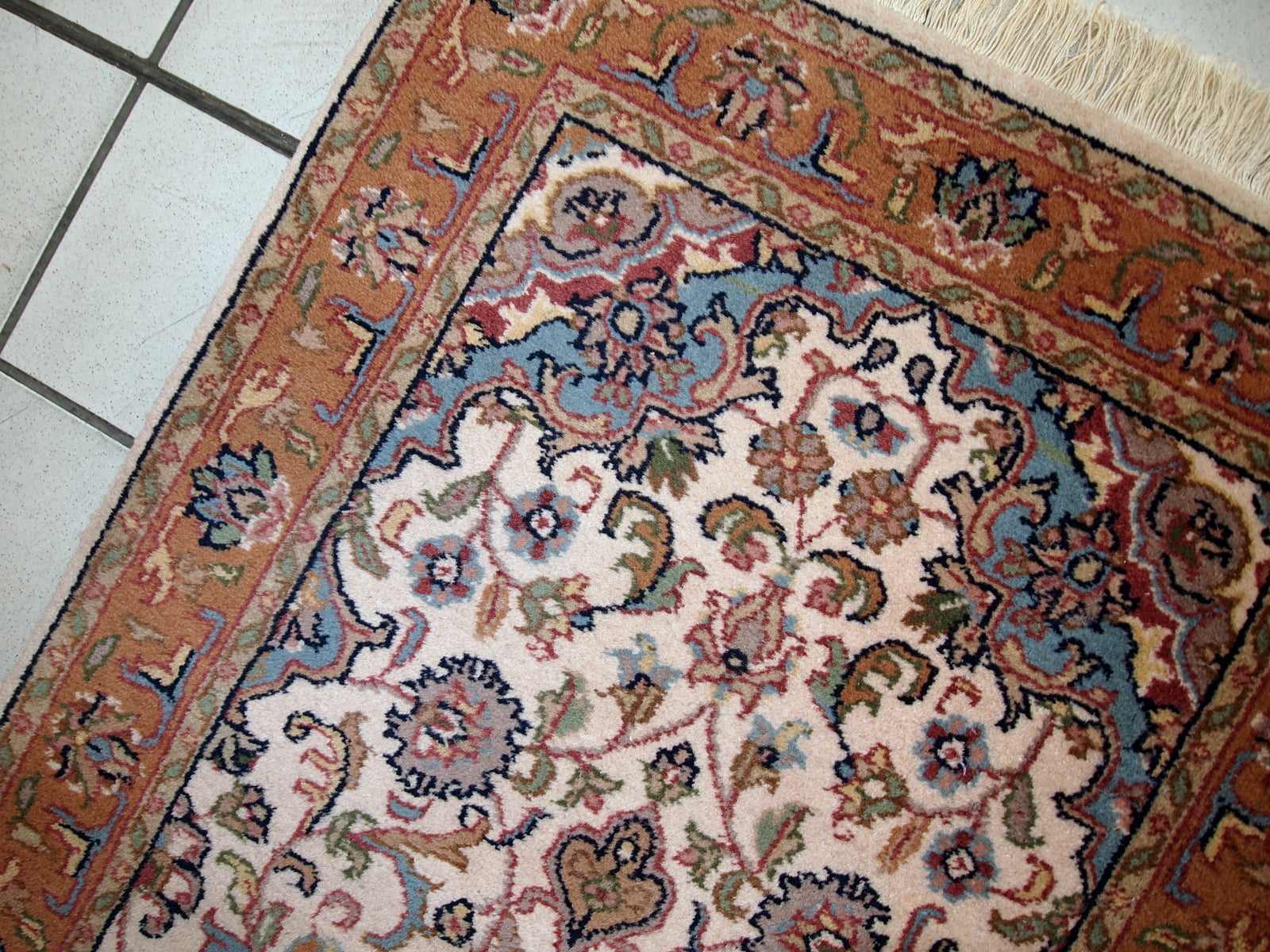 Vintage Indo-Tabriz rug in original good condition. This rug has been made in the middle of 20th century in India.