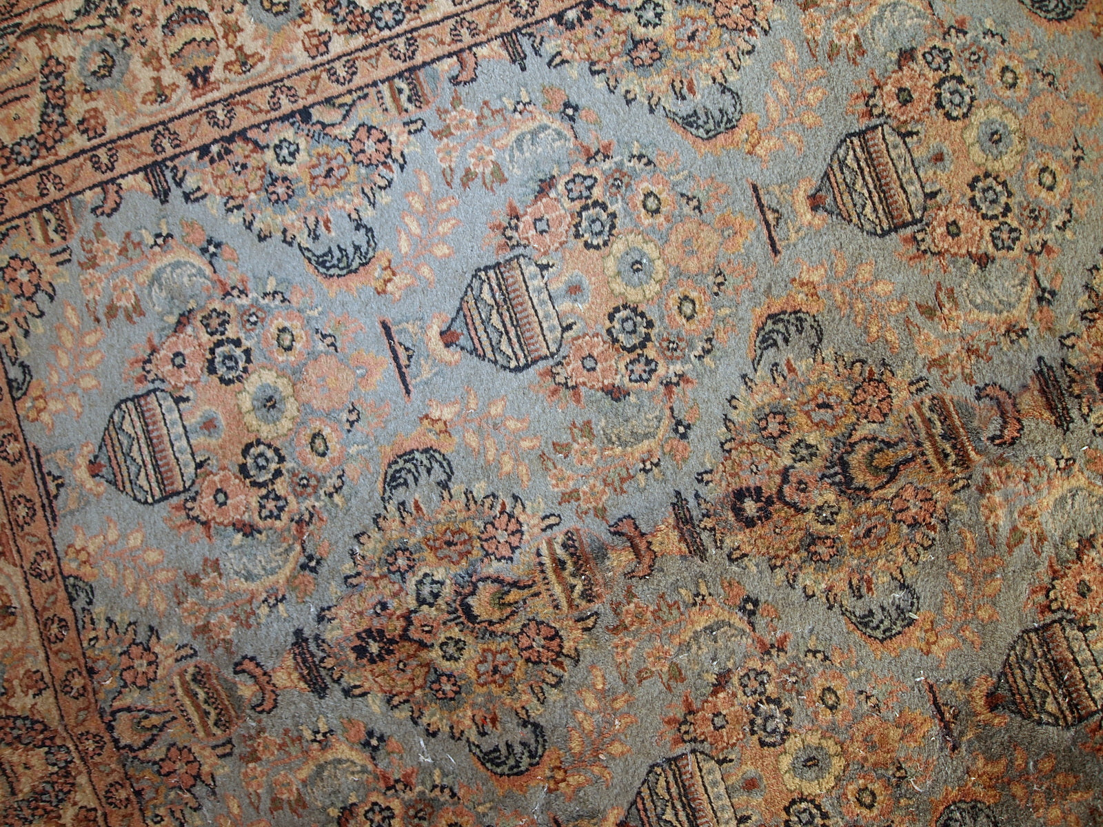 Vintage handmade Indo-Tabriz rug in original good condition. This rug has been made in the middle of 20th century in India.