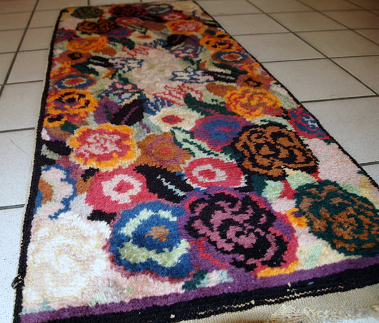 Handmade antique French Art Deco rug 1920s