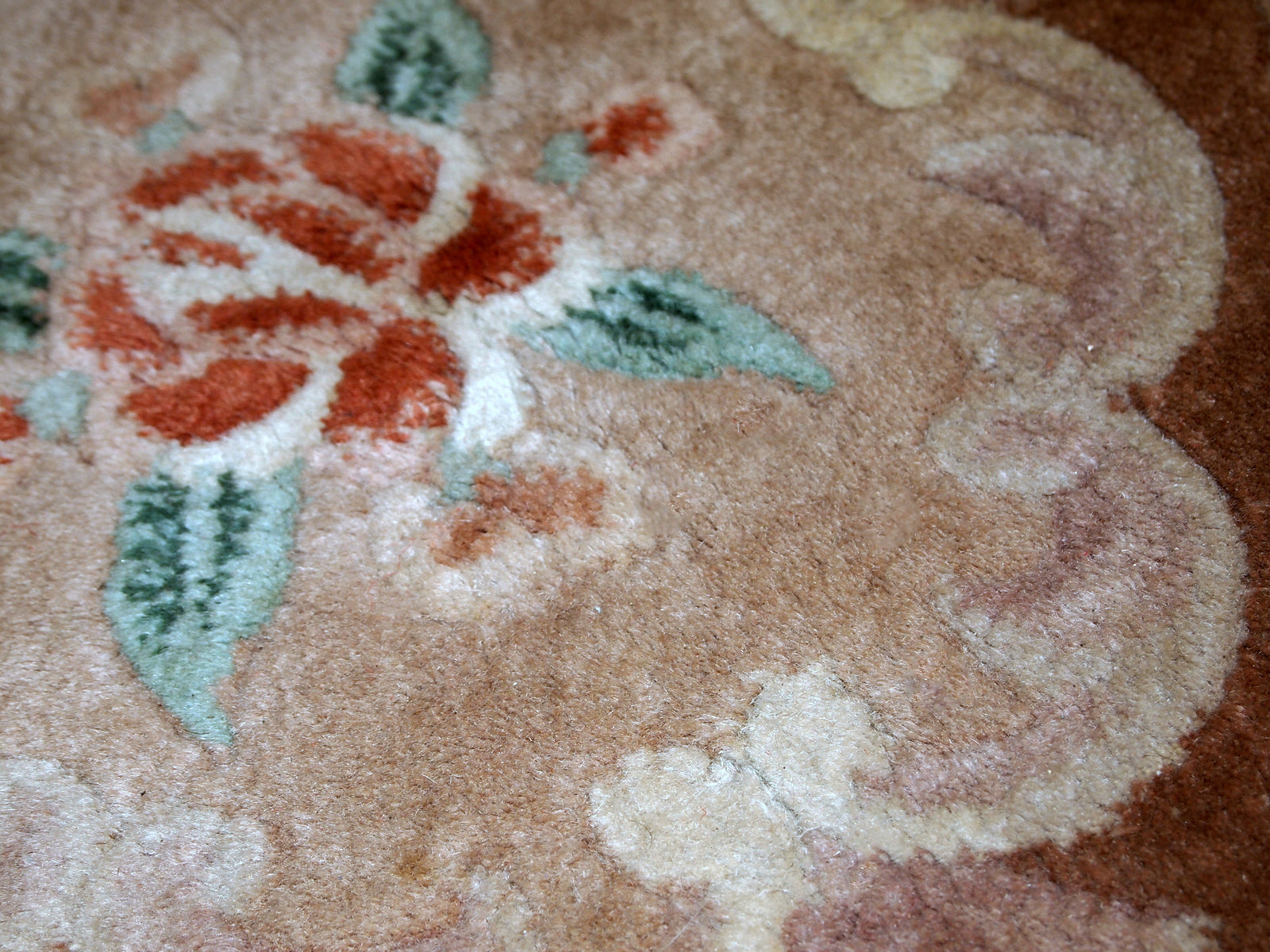 Handmade vintage Art Deco style Chinese round rug 1970s