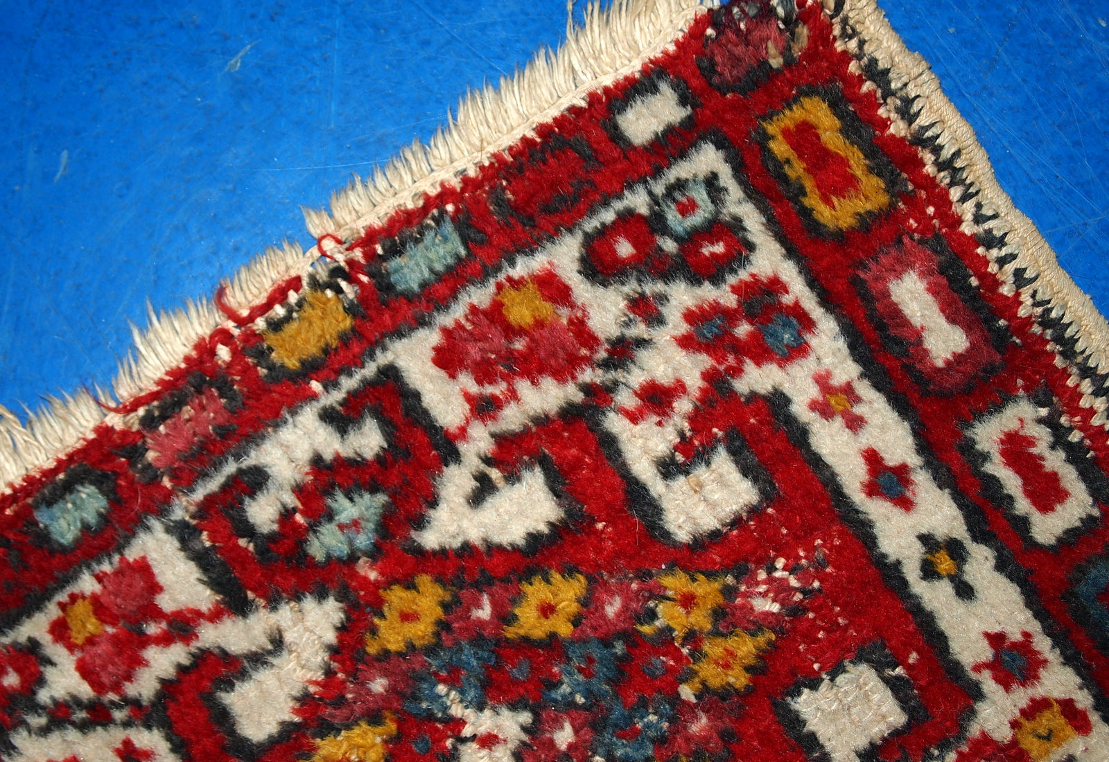 Vintage handmade Middle Eastern Hamadan mat in original condition, it has some age wear. The rug is from the end of 20th century in red and white colours.