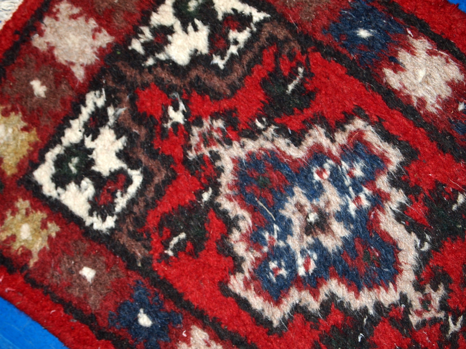 Vintage handmade Middle Eastern mat in original good condition. The rug is from the end of 20th century.
