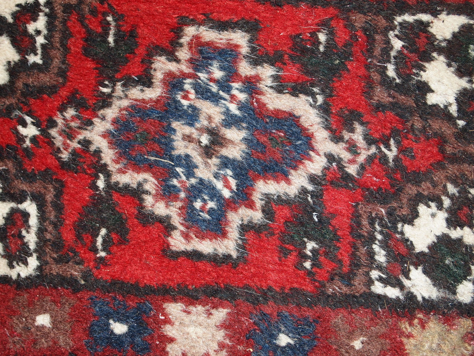 Vintage handmade Middle Eastern mat in original good condition. The rug is from the end of 20th century.
