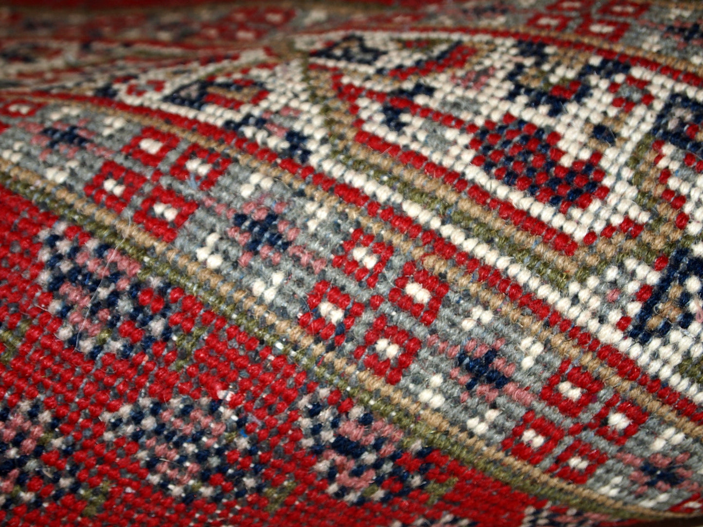 Handmade vintage indo-Seraband rug 1970s